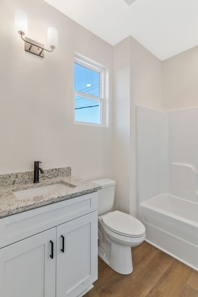 Building Photo - 310 Cedar St