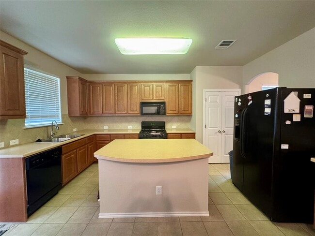 Building Photo - 106 Bowstring Bend