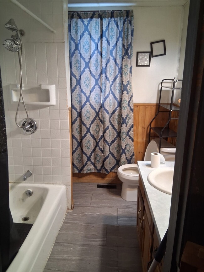 Building Photo - 212 29th St