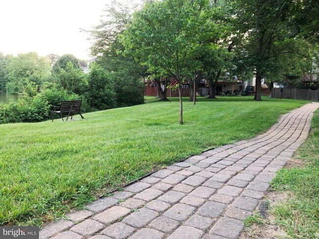 Building Photo - 7109 Captains Cove Ct
