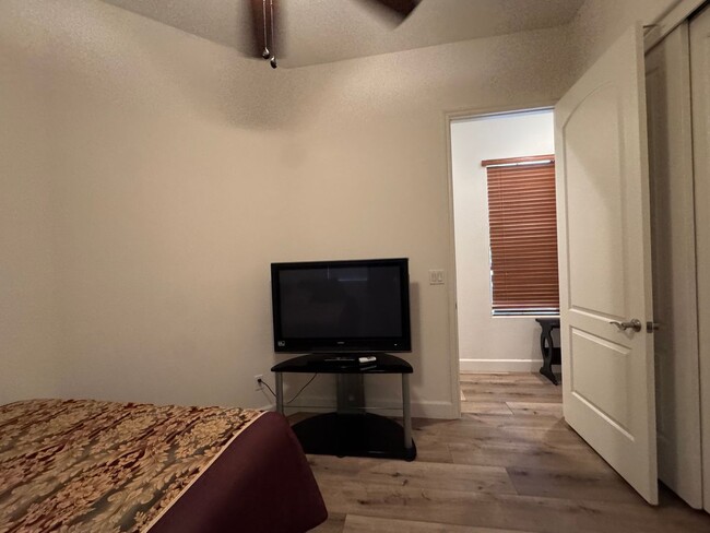 Building Photo - 3111 Esmeralda Dr
