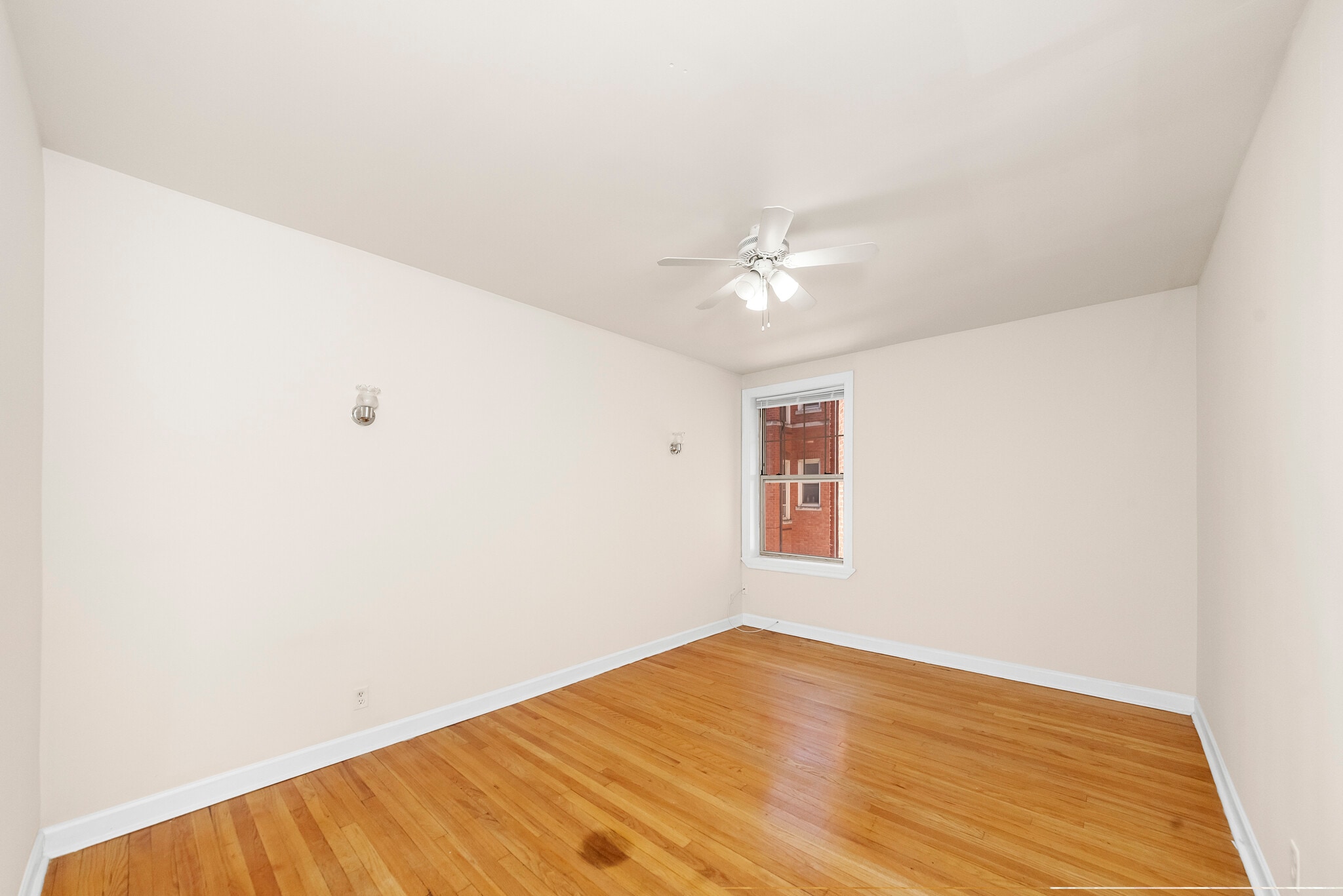 Building Photo - 540 W Aldine Ave