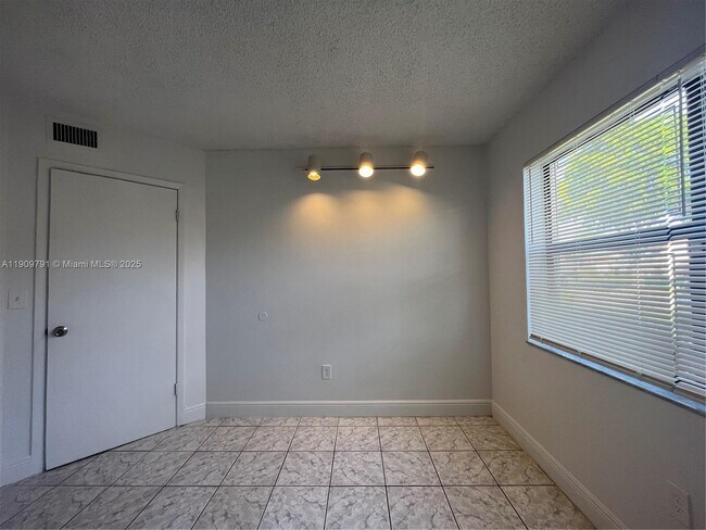 Building Photo - 3416 NW 14th Ct