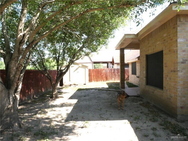 Building Photo - 33 27th