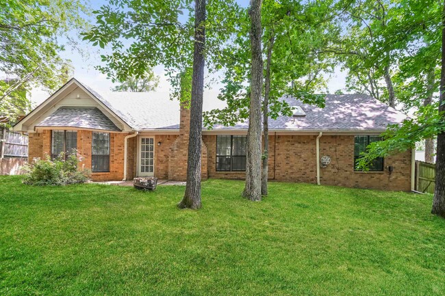 Building Photo - 2239 Easton Dr