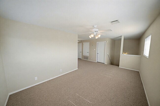 Building Photo - Beautiful 4-Bedroom Home in Bulverde Village! - Realtor Commission: $500