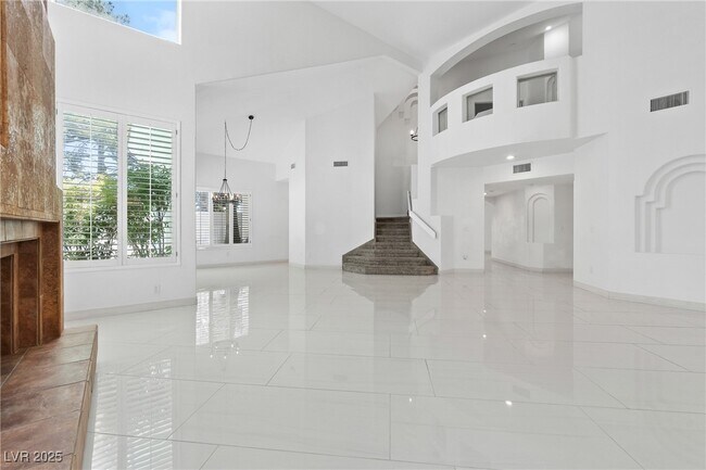 Building Photo - 3004 Sun Lake Dr