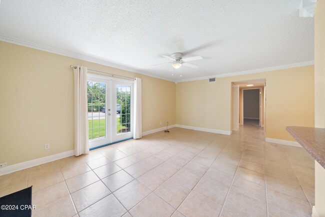 Building Photo - 2100 W Beach Dr