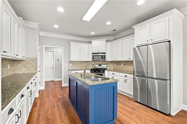 Building Photo - 3135 Carrick Rd