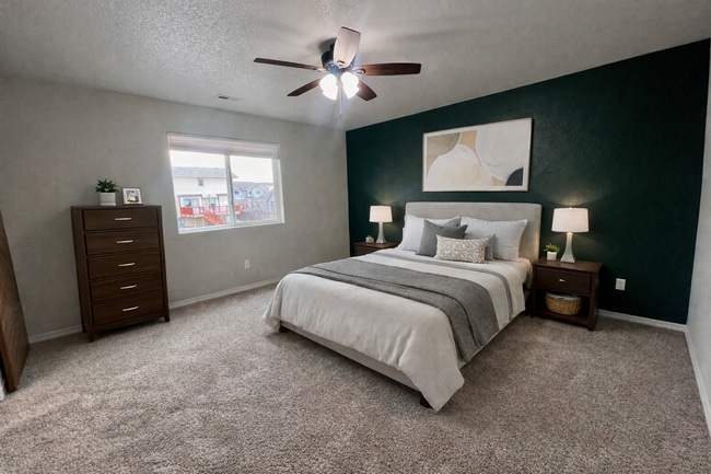 Building Photo - Gorgeous 4 Bedroom Home close to Peterson!