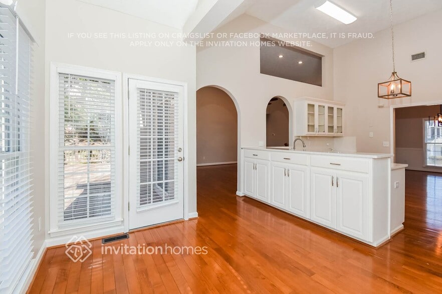 Building Photo - 2011 Castlemaine Cir