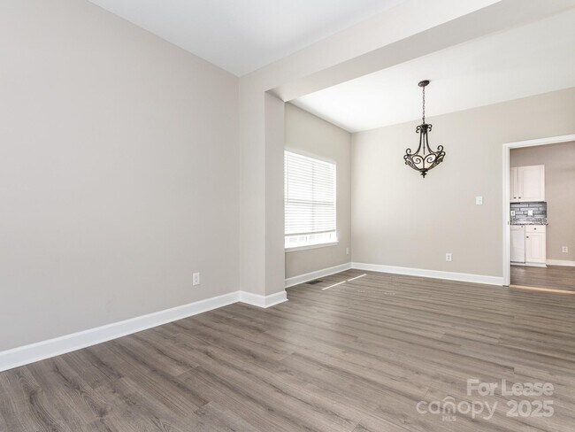 Building Photo - 6211 Rosebriar Ln