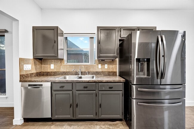 Building Photo - 18610 Autumn Hills Dr