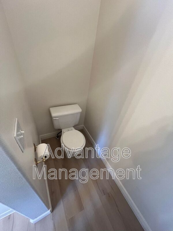 Building Photo - 1947 S Columbia Ln