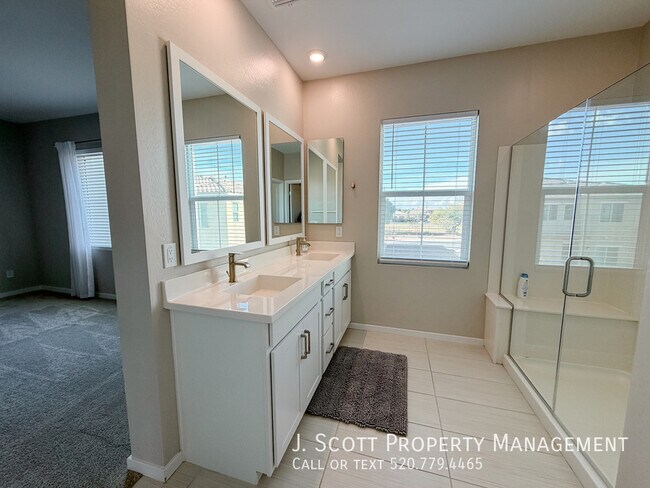 Building Photo - 4604 S Park Grove St