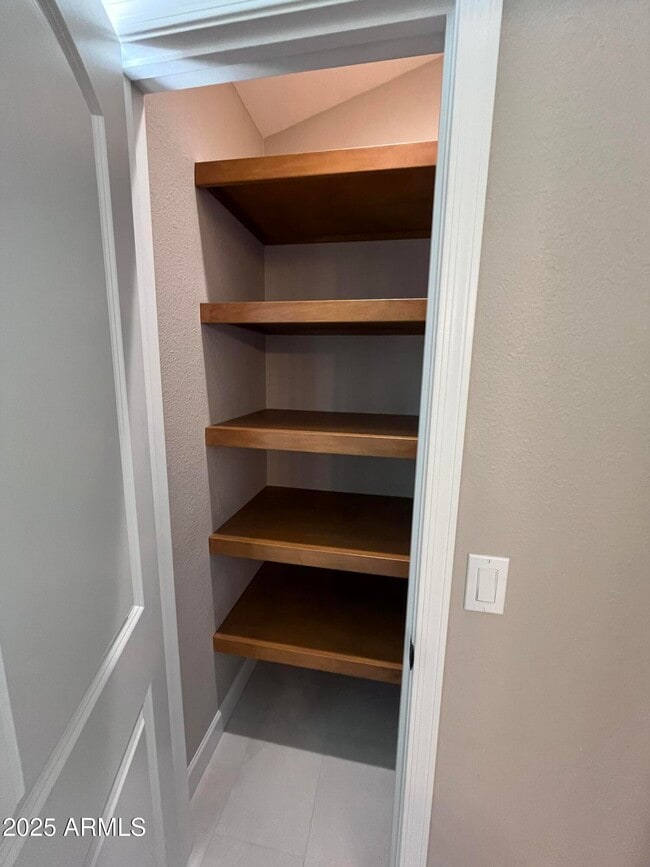 Building Photo - 4924 E Hillery Dr