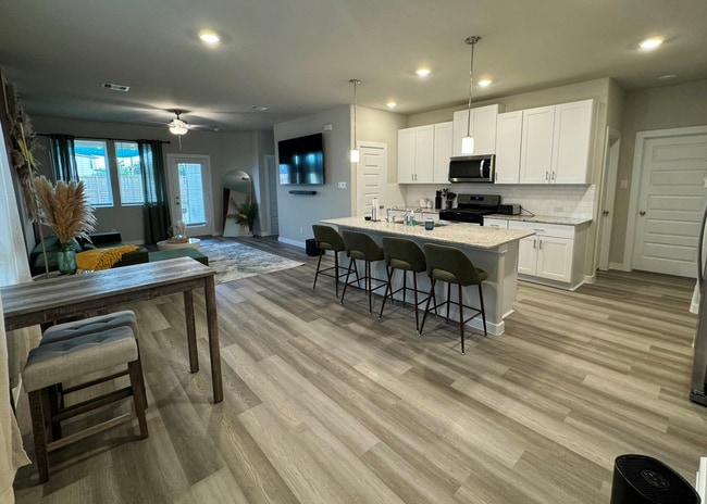 Primary Photo - Where Modern Meets Effortless Comfort – Fu...