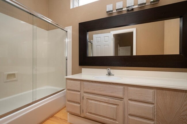 Building Photo - 812 Constellation Ct