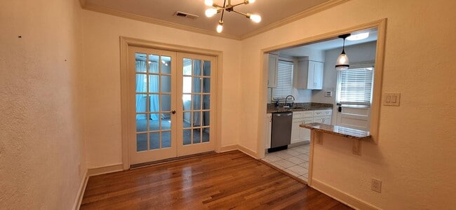 Building Photo - Beautiful 3 bedroom