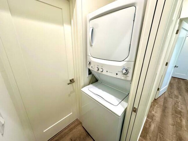 Building Photo - 19241 Carlton Ave