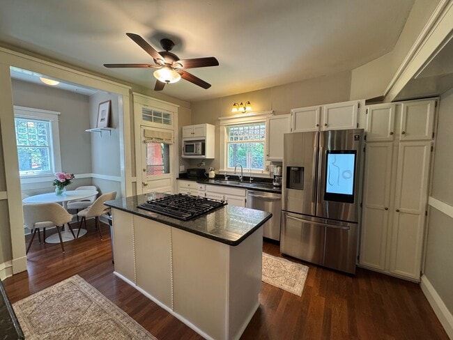Building Photo - Beautiful Classic 4+ Bedroom 3,800 Sq. Ft....