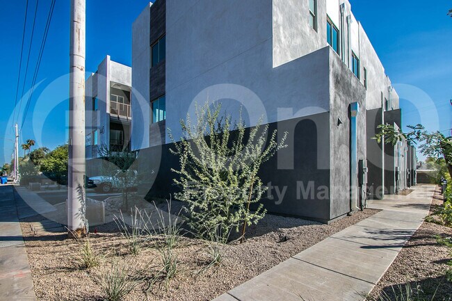 Building Photo - 1443 E Osborn Rd