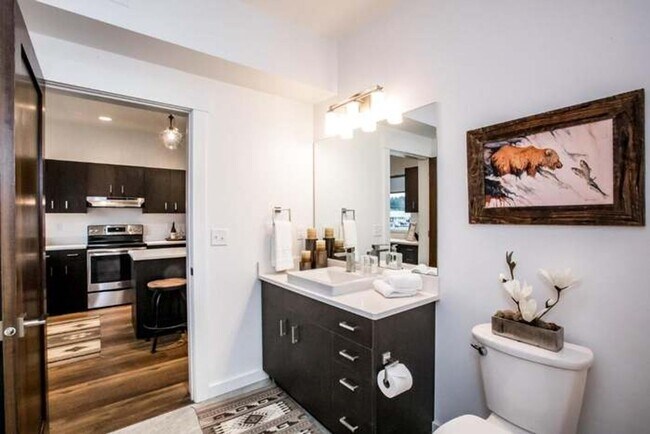 Building Photo - Whitefish Townhome w/ Clubhouse amenities