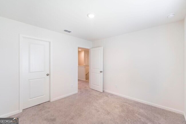 Building Photo - 105 Flat Rock Ml Trl