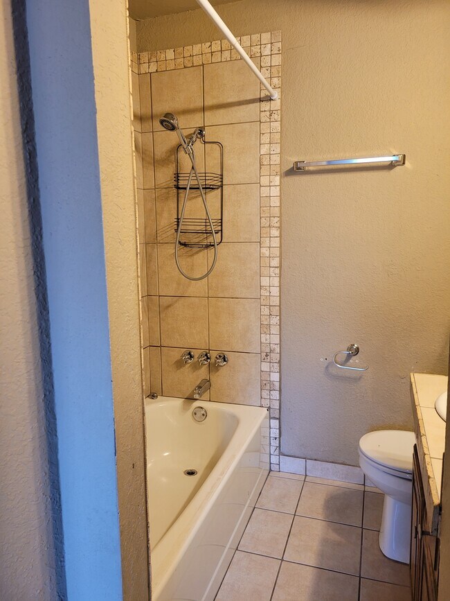 Upstairs full bath - 2720 SW 74th St