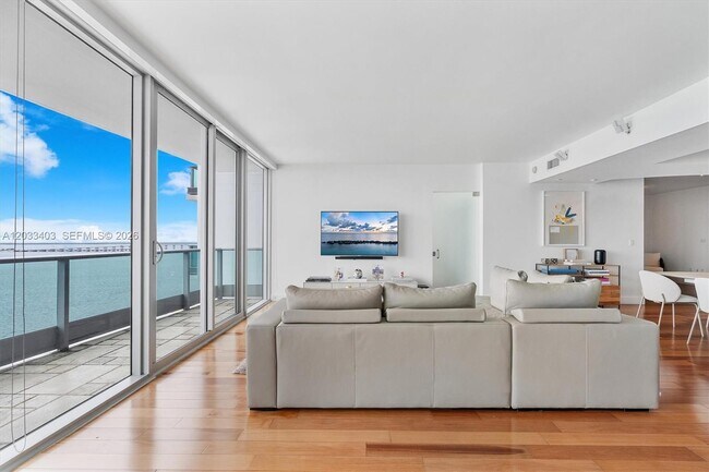 Building Photo - 1331 Brickell Bay Dr