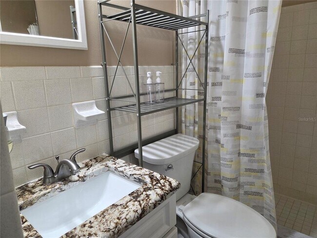 Building Photo - 2448 Columbia Dr