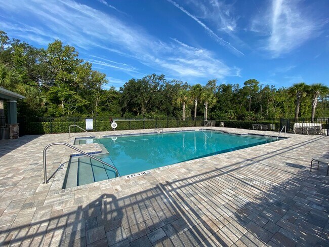 Building Photo - 4 Bedroom 2 Bath home in Oak Leaf Preserve...