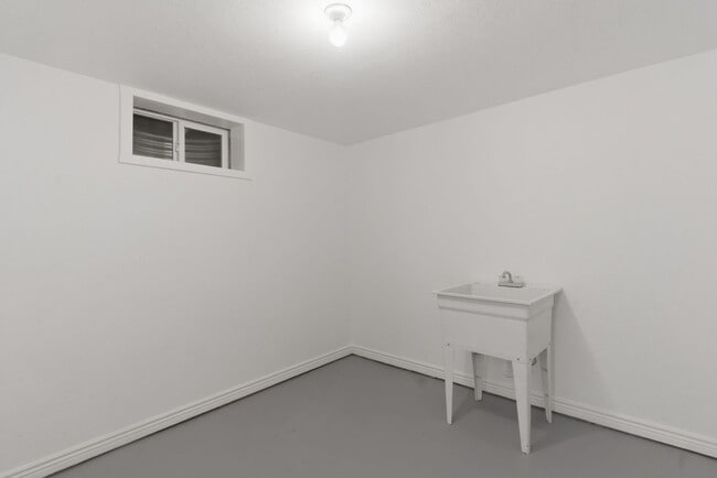 Building Photo - 8111 E Briarwood Blvd