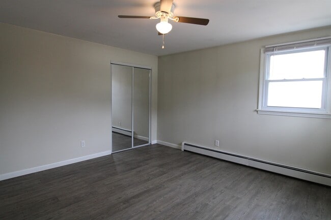 Building Photo - 4 Monroe Dr