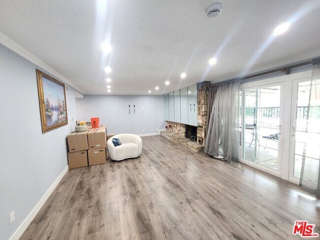 Building Photo - 11665 Babbitt Ave