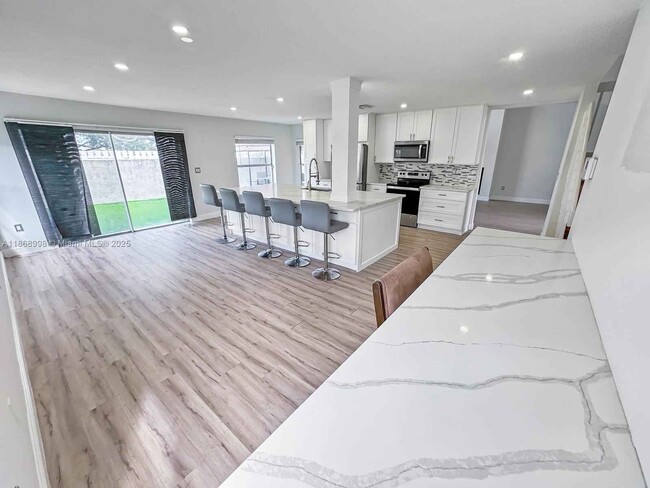 Building Photo - 1015 NW 125th Terrace