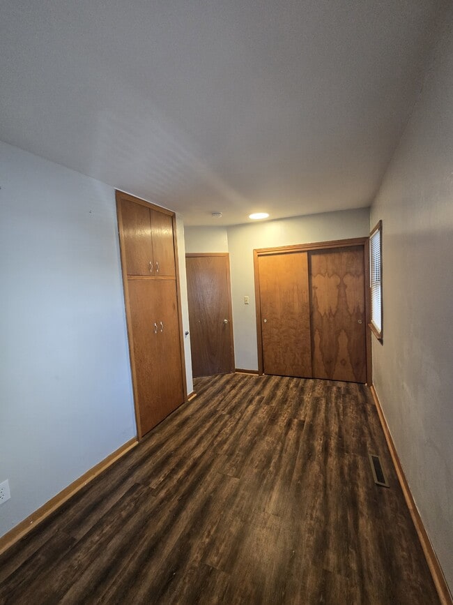Building Photo - 526 N Martinson Ave