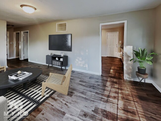 Building Photo - 3102 Elmhurst Dr