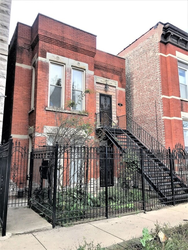Primary Photo - 1012 S Oakley Blvd