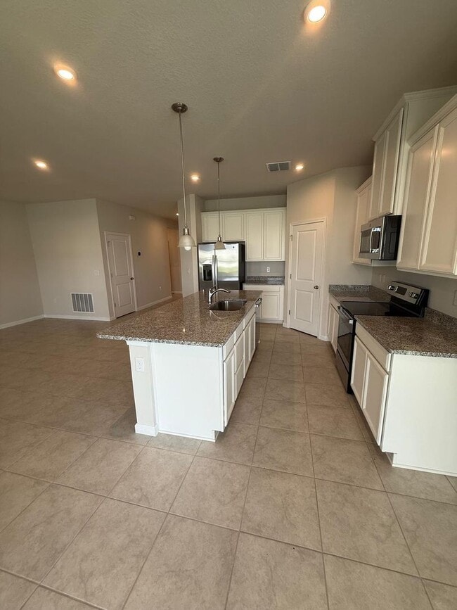 Building Photo - Beautiful 3BR/3BA Home in Creekside