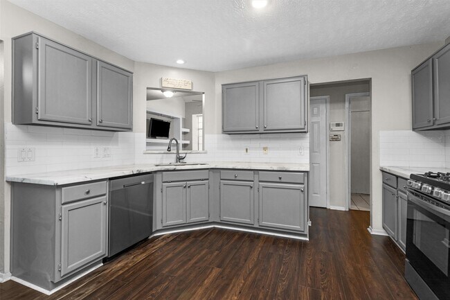 Building Photo - 16042 Glenbrook Knoll Ln