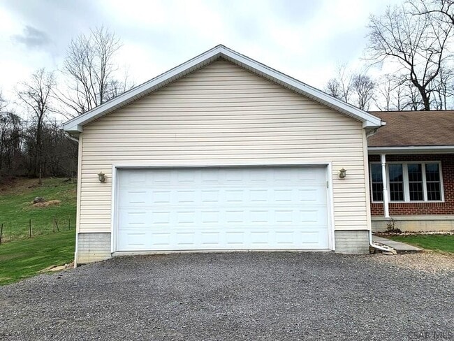 Building Photo - 133 Anderson Ln