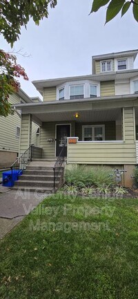 Building Photo - 627 16th Ave
