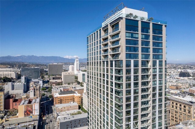 Building Photo - 400 S Broadway