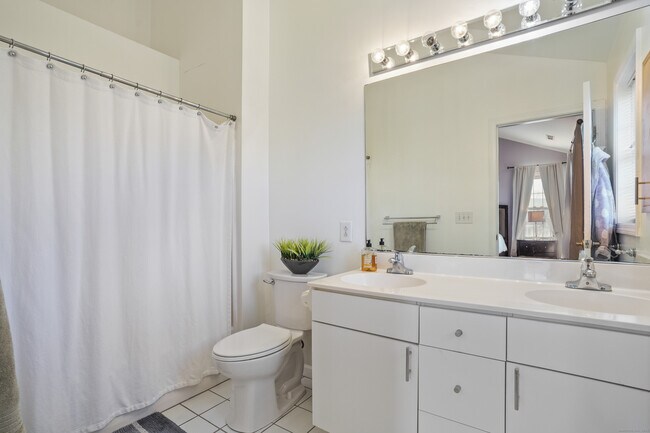 Building Photo - 1406 Pinnacle Way