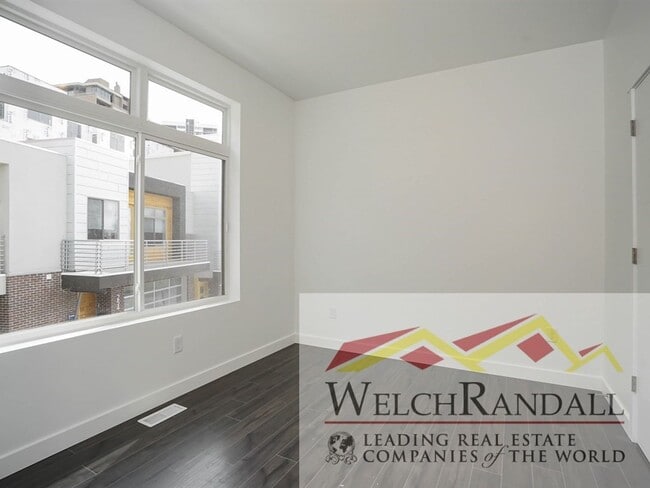 Building Photo - Live in Comfort & Style – 2BR, 2BA Townhom...