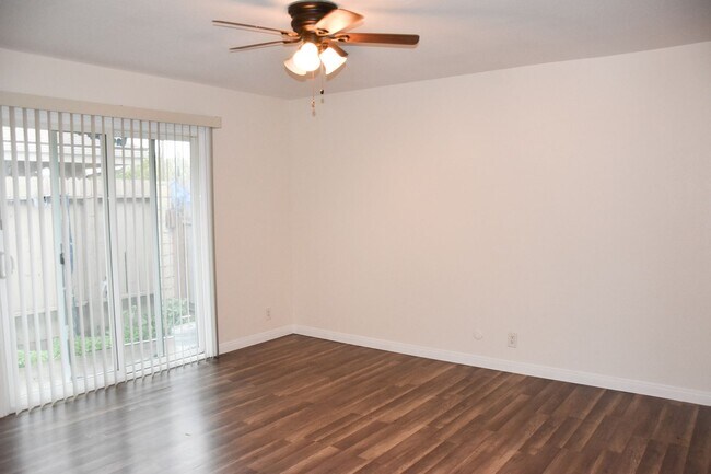 Building Photo - 411 S Kroeger St