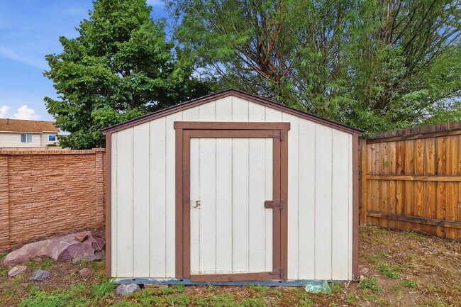 Building Photo - $2,395.95, 4 bed, 3.5 bath located in Colorado Springs with Central AC.