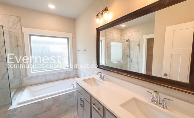 Building Photo - 3-Bed/2-Bath Home/Pet Friendly/Available Now!