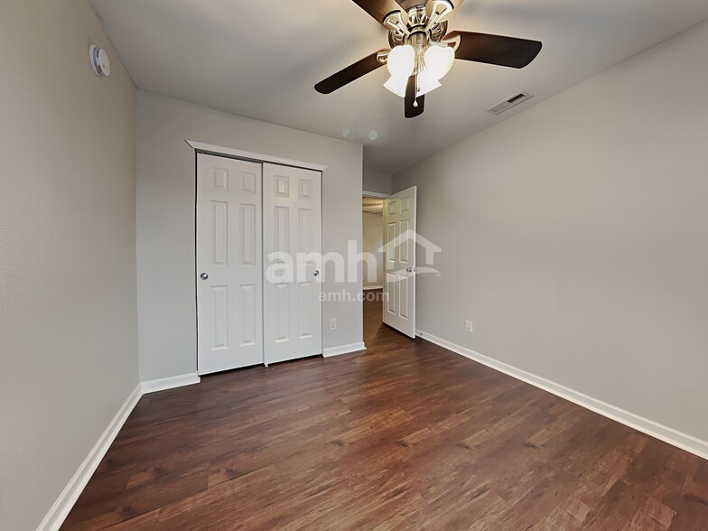 Building Photo - 1141 Central Park Dr